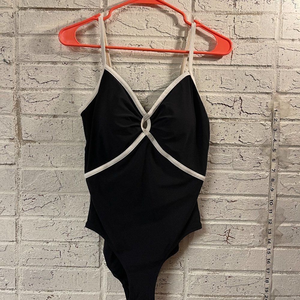 Lands end one piece bathing suit size 6 black & white